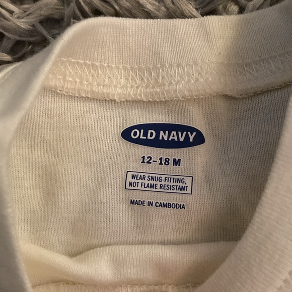 Lot 12-18 months girls gap shirt and 2 pcs old navy sleep shirts set baby gap - Picture 6 of 6